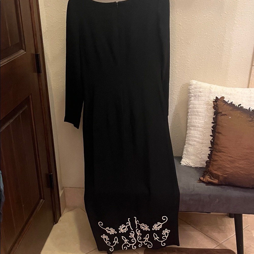 Cynthia Rowley Elegant Black Dress with White Embroidery - Picture 6 of 12